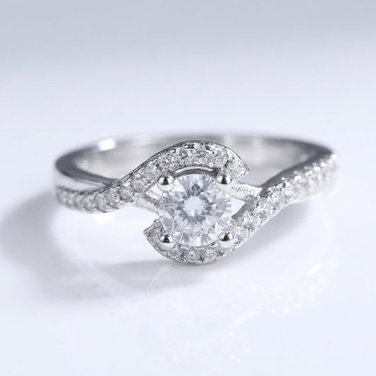 SILVER OVAL DIAMOND TWIST RING
