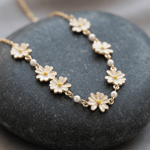 GOLDEN DAISY NECKLACE