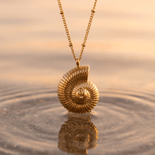 THE GOLDEN SHELL NECKLACE