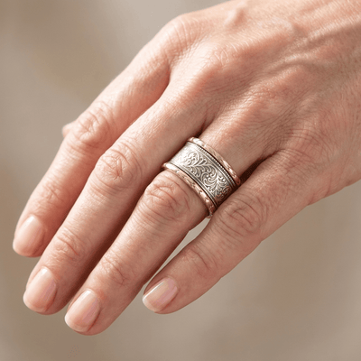 RETRO ORNATE BAND RING