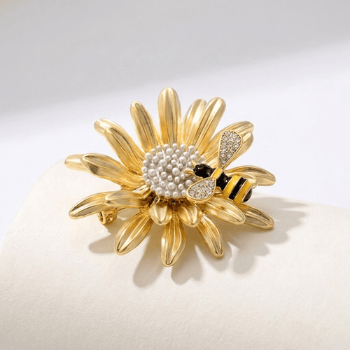 DAISY BEE BROOCH