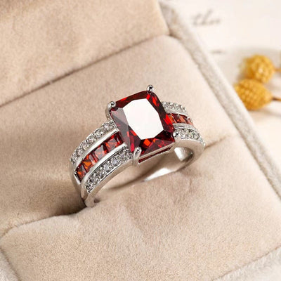 GEMSTONE VINTAGE RING