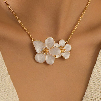 GOLD PEARL FLOWERS NECKLACE