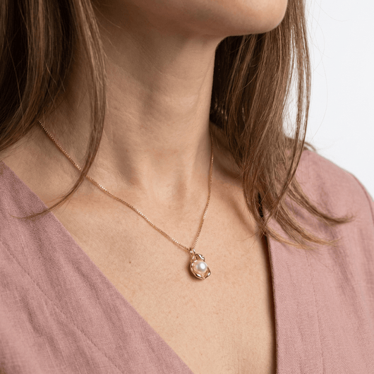 GOLD PEARL TEARDROP PENDANT NECKLACE